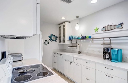 Fernandina Beach House | Coastal Oasis: Pool and Tennis, Close to Beach