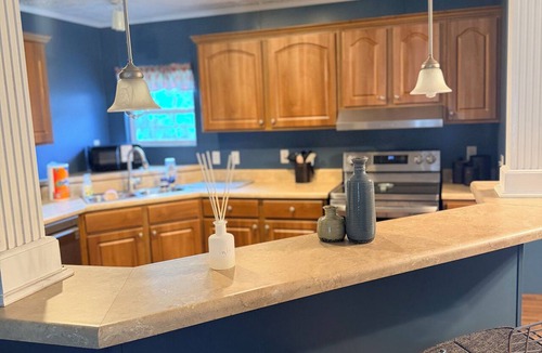 Shellman Bluff House | Coastal Retreat one block from boat lift and Hunter's Cafe