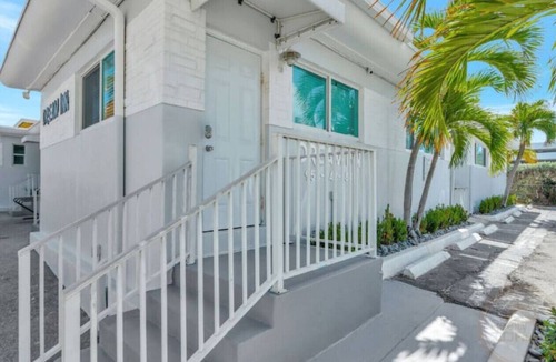 Hollywood Apartment | Coastal Retreat ONLY 1 block from the beach