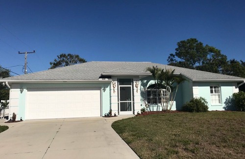South Venice House | "Coastal Retreat" Pool Home with Spa conveniet to several Beaches