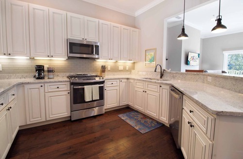 Charleston Condo | Coastal retreat short ride to the beach