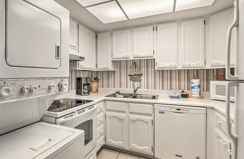South Beach Condo | Coastal Sea Pines Escape: Walk to Beach!