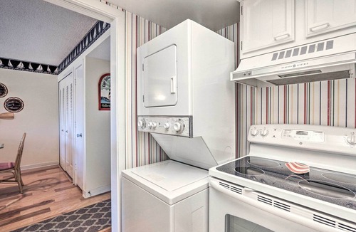 South Beach Condo | Coastal Sea Pines Escape: Walk to Beach!