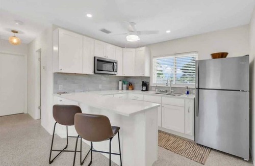 Laurel Apartment | Coastal Studio Getaway|5 Min to Beach|Pool+Peloton