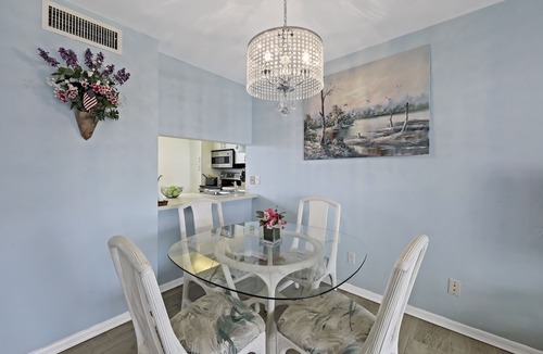 Marco Island Condo | Coastal style condo w/pool, spa & steps to beach