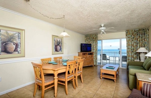 Port Canaveral Condo | Cocoa Beach Direct Oceanfront - Balcony - Pool - Kitchen - Near Pier
