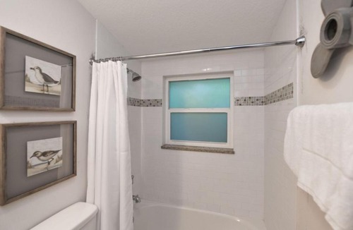 Holmes Beach House | Coconut Cottage #3 by AMI Locals