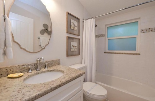 Holmes Beach House | Coconut Cottage #3 by AMI Locals