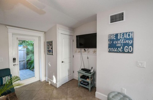 Holmes Beach House | Coconut Cottage #3 by AMI Locals