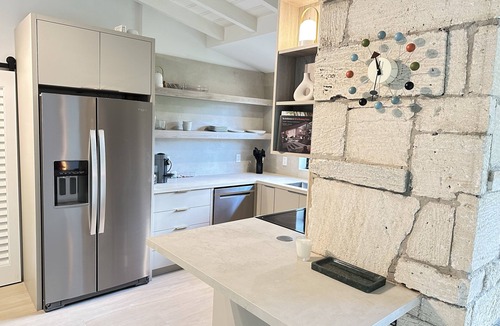 Southwest Coconut Grove House | Coconut Grove Mid-Century Jungle Oasis