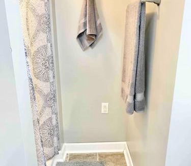 Huntcliff Villa | COLA Lakeview Oasis - King Suite