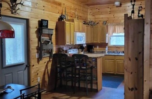 Montier Cabin | Collier Cabin in Pine Hollow ~ Eminence, MO
