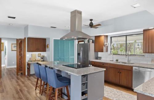 Gulf Pines House | Colonel's Cottage- Sanibel Beach Retreat Fantastic Amenities