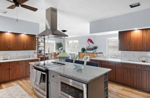 Gulf Pines House | Colonel's Cottage- Sanibel Beach Retreat Fantastic Amenities