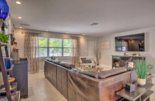Villas House | Colorful Fort Myers Home with Sunroom and Patio!