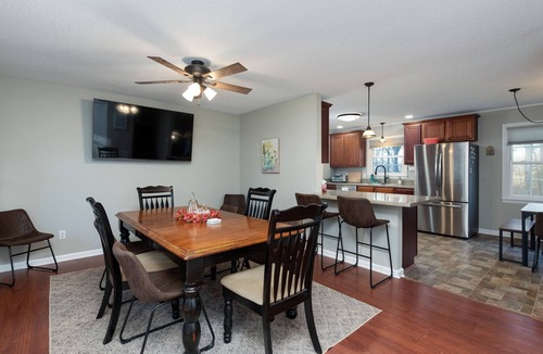 Athens House | Come Back to Nature - 15 min. Drive, or 7 Miles, to UGA!