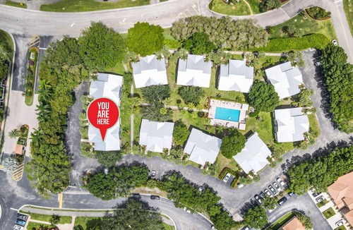 Mission Bay Apartment | Come cozy up in this West Boca Raton apartment facing the Chris Evert Tennis Academy