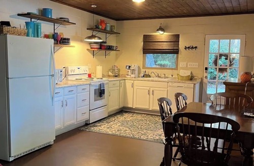 Lake Park House | Come enjoy beautiful sunsets at “Turtle Cove”