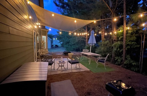 Cliftondale House | Come relax and enjoy this peaceful home away from home. Our guests are priority.