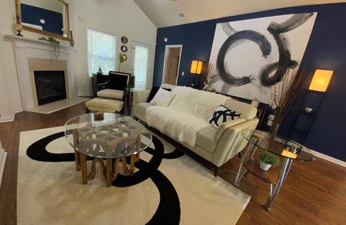 Cliftondale House | Come relax and enjoy this peaceful home away from home. Our guests are priority.