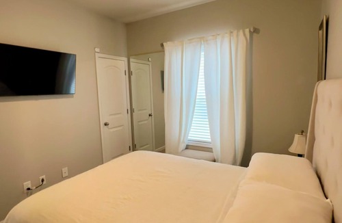 Cliftondale House | Come relax and enjoy this peaceful home away from home. Our guests are priority.