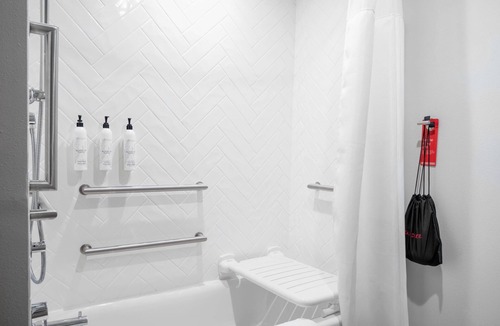 Clearwater Hotel | Comfort and Convenience! 2 Relaxing Units, Free Breakfast, Pets Allowed, Pool