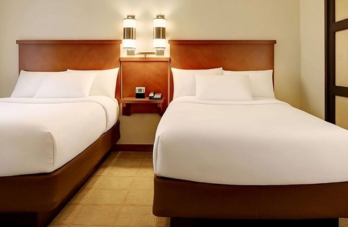 Gwinnett Place Hotel | Comfort and Convenience! 4 Family-friendly Units! Pool, Parking & Breakfast!