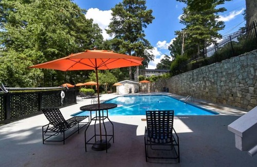 Stone Mountain Apartment | Comfort & Convenience in Stone Mountain