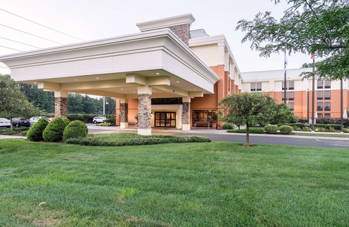 Newark Hotel | Comfort Inn and Suites Newark