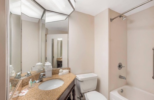 Westampton Hotel | Comfort Inn & Suites Mt. Holly - Westampton