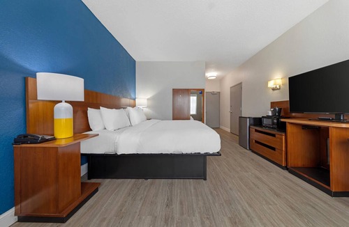 Mount Laurel Hotel | Comfort Inn & Suites Mt. Laurel-Philadelphia