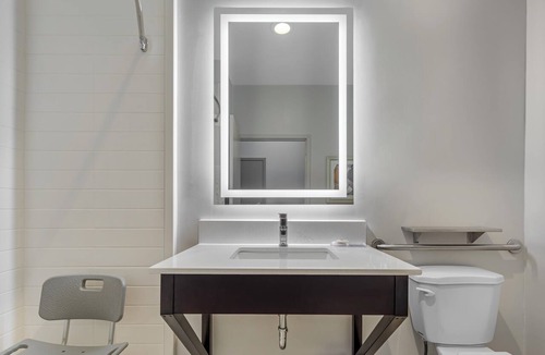 Mount Laurel Hotel | Comfort Inn & Suites Mt. Laurel-Philadelphia