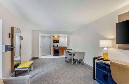Voorhees Hotel | Comfort Inn & Suites Voorhees/Mt. Laurel