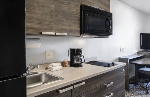 Augusta Hotel | Comfort & Kitchenettes Near Golf & Riverwalk way