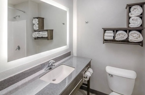 Augusta Hotel | Comfort & Kitchenettes Near Golf & Riverwalk way