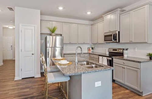 Cliftondale House | COMFORT & LUXURY LIVING MINS FROM AIRPORT