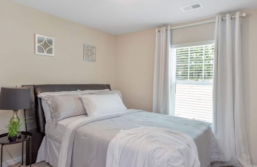 Cliftondale House | COMFORT & LUXURY LIVING MINS FROM AIRPORT
