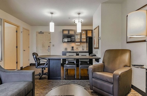 Mount Laurel Hotel | Comfort Meets Affordability! Free Parking, Pets Allowed, Near Laurel Acres