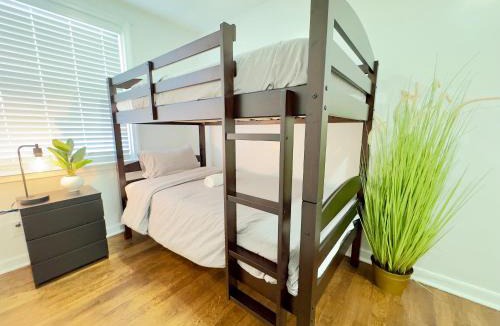 Foxcroft Square House | Comfort Philly Stay Jacuzzi and Parking