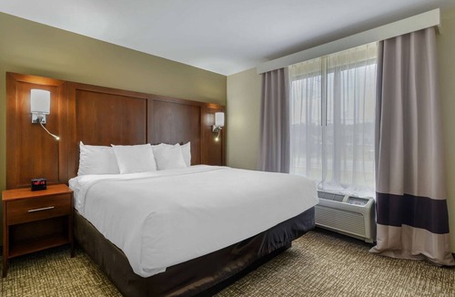 Town Center Hotel | Comfort Suites At Kennesaw State University