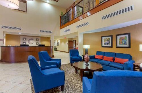 West Ashley Hotel | Comfort Suites Charleston West Ashley