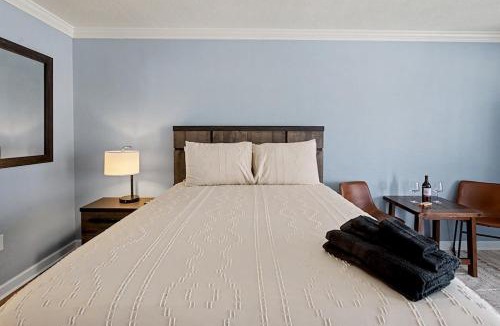 Sheffield Park Apartment | Comfortabel Stay 5 mins to Atrium & Novant Health