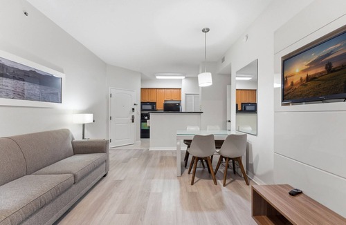 Florida Center Apartment | Comfortable 1-bedroom apt in Prime Orlando Spot