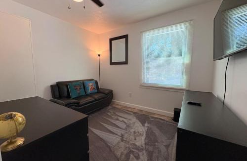 Sylvan Hills Apartment | Comfortable 1 Bedroom Near Downtown ATL Sleeps 2 Free Parking