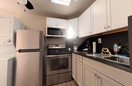 Sylvan Hills Apartment | Comfortable 1 Bedroom Near Downtown ATL Sleeps 2 Free Parking