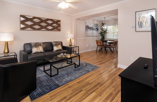 Ponderosa - Wingate Apartment | Comfortable 1BR Apartment Near Uptown