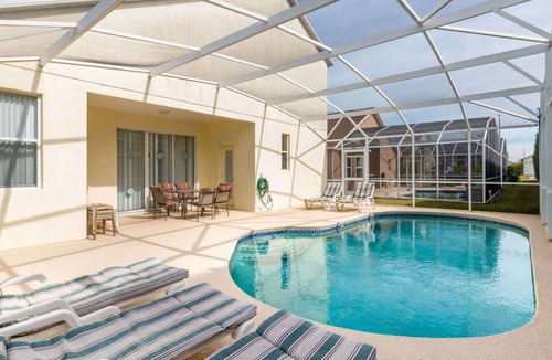 Westbury House | Comfortable 5 bedroom pool home in Westbury, sleeps 10 guests