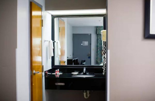Mary Esther Hotel | Comfortable Affordable Room with Free Parking | Near Gulfarium Marine Park