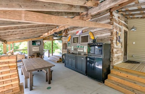 Lynchburg Cabin | Comfortable cabin in Lynchburg with a lake view.5 miles from Jack Daniel