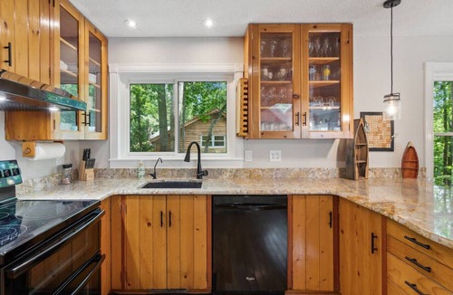 Gainesville House | Comfortable Cabin with private dock